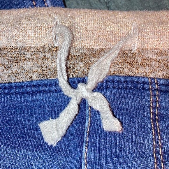 Two pants - Picture 8 of 9